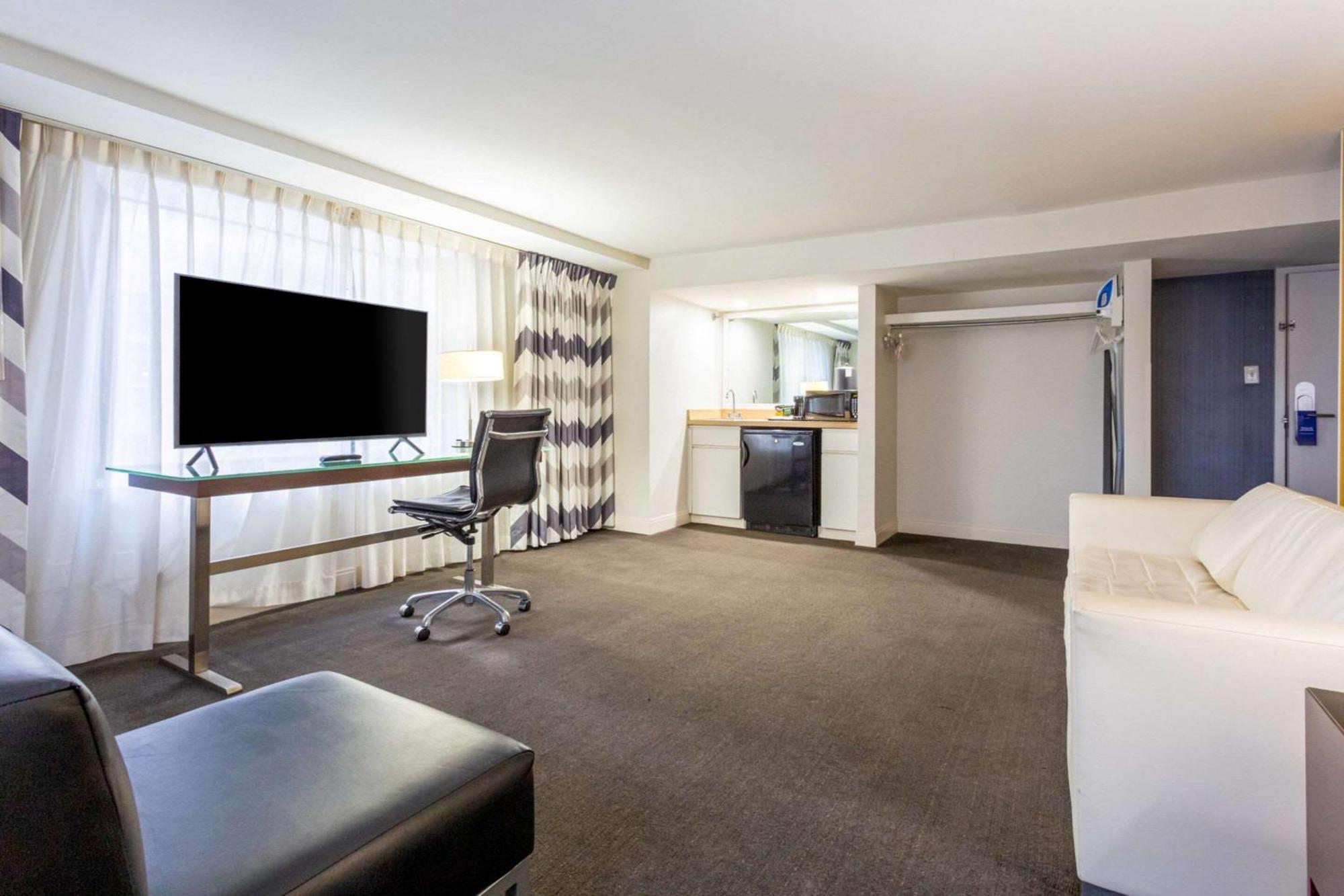 Comfort Inn & Suites Baltimore Inner Harbor Extérieur photo
