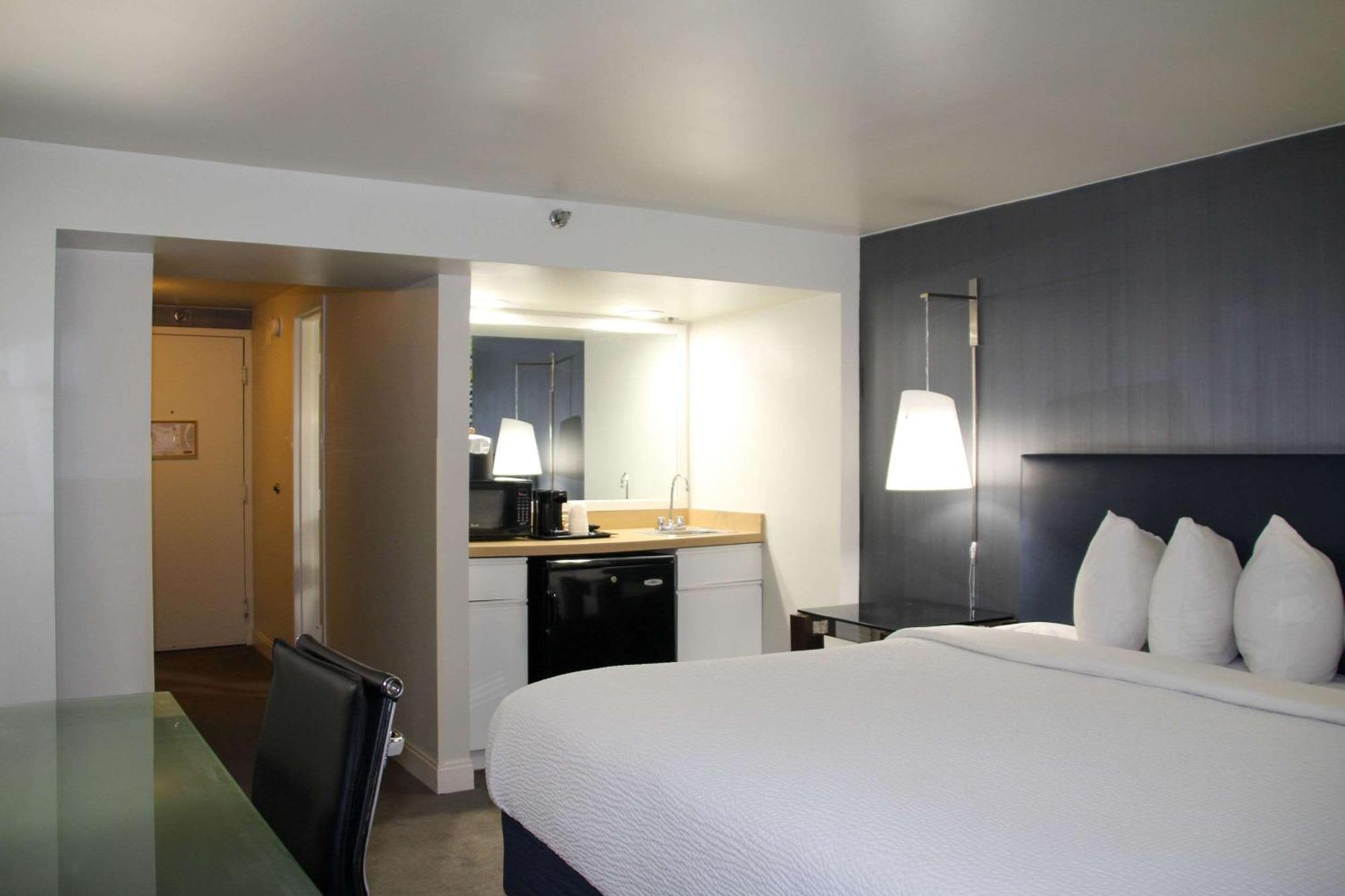 Comfort Inn & Suites Baltimore Inner Harbor Extérieur photo