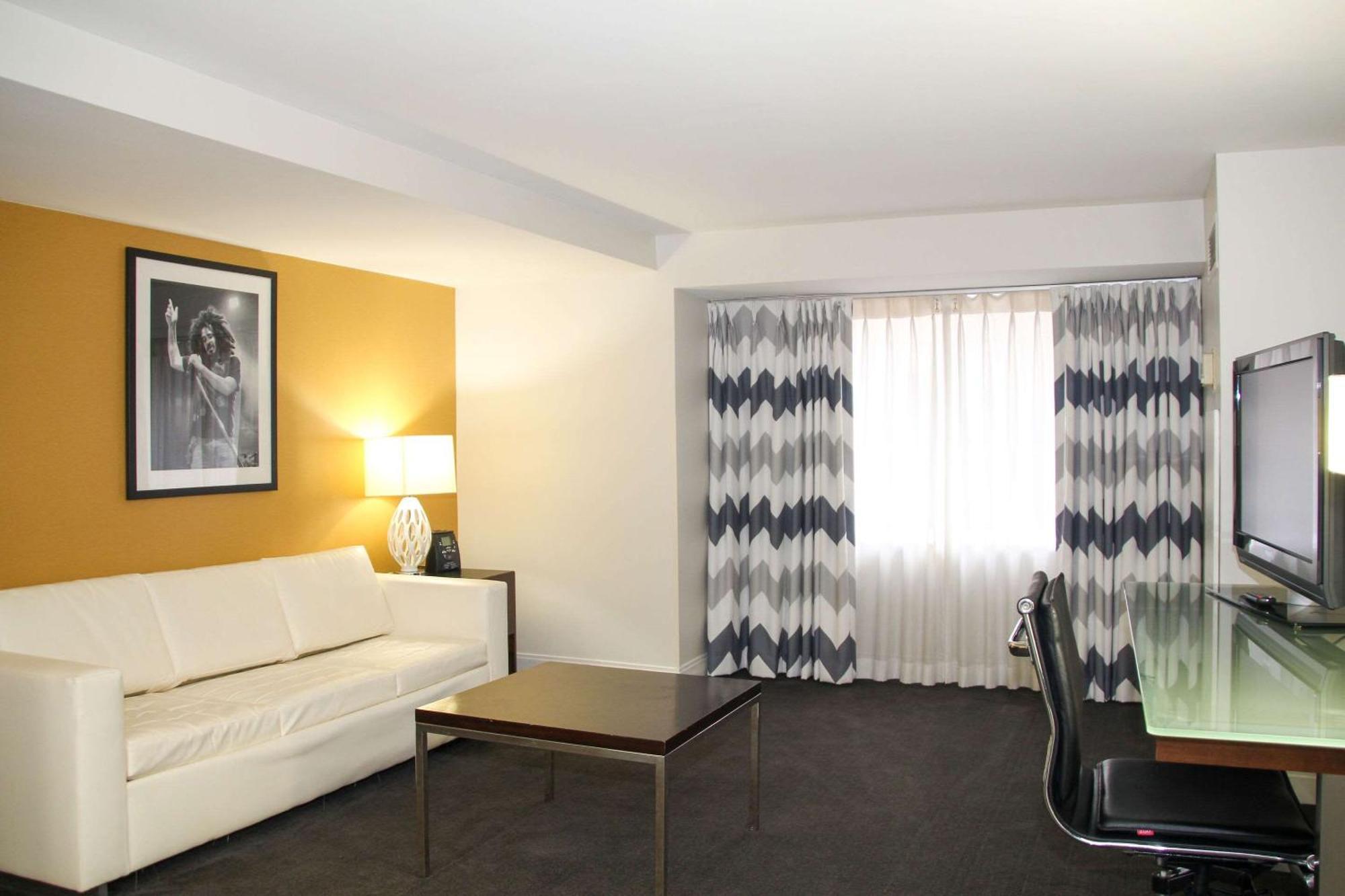 Comfort Inn & Suites Baltimore Inner Harbor Extérieur photo