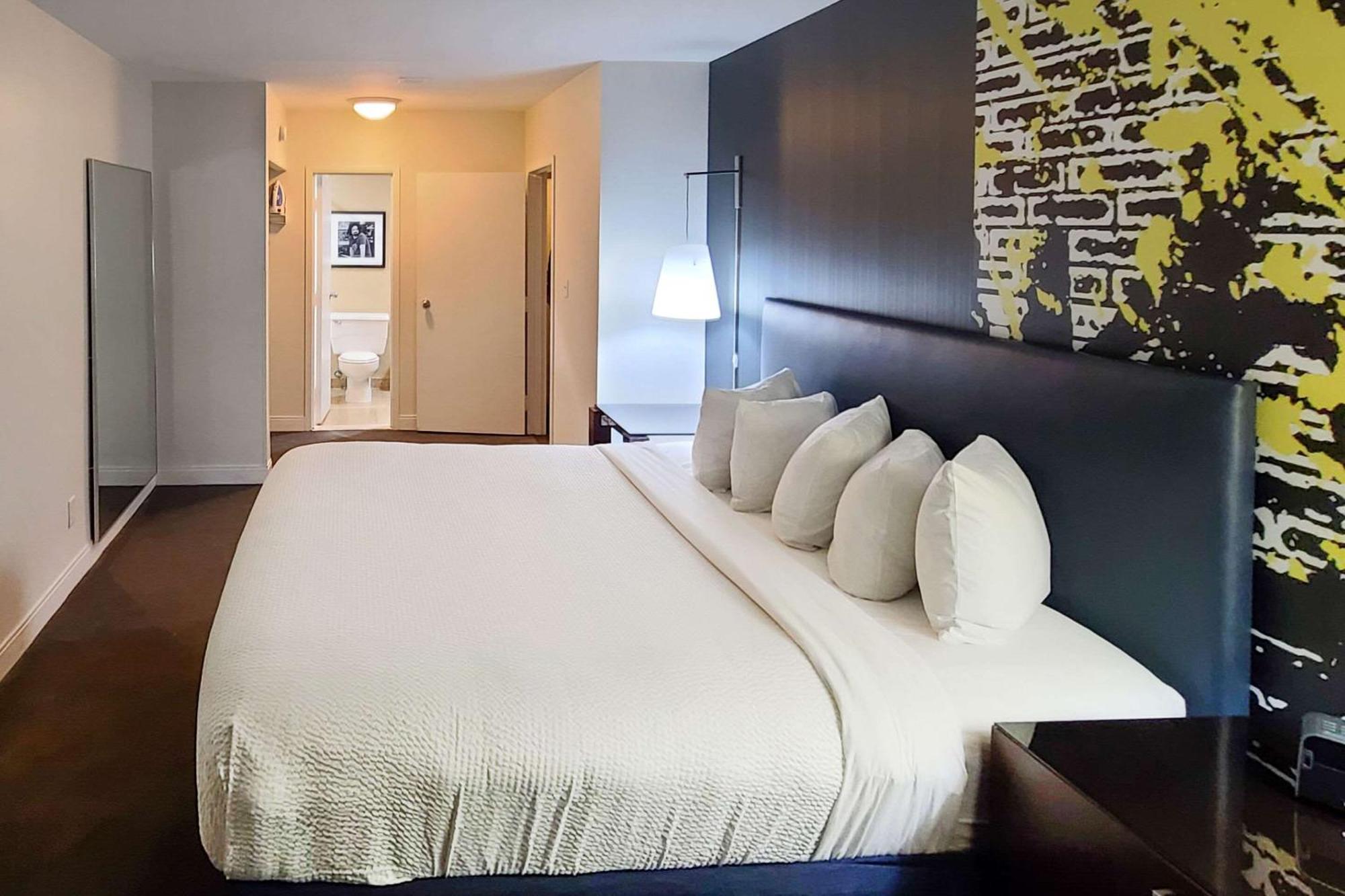 Comfort Inn & Suites Baltimore Inner Harbor Extérieur photo