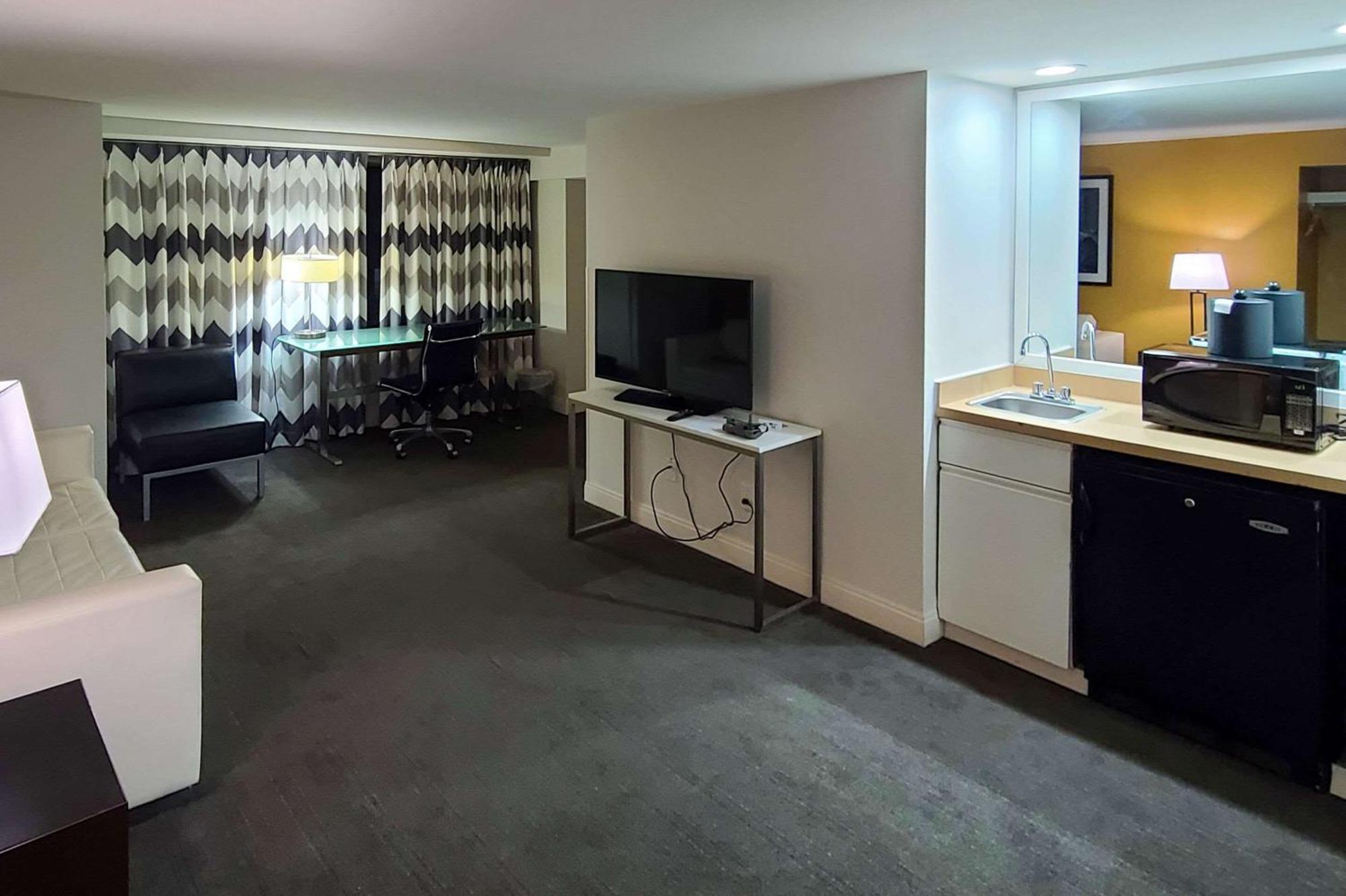 Comfort Inn & Suites Baltimore Inner Harbor Extérieur photo